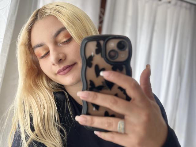 AtheneaRossi - Live Sex Cam - 25179645