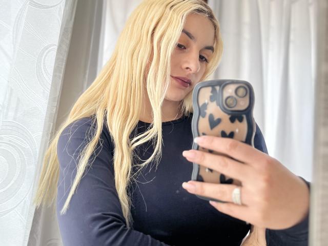 AtheneaRossi - Live porn &amp; sex cam - 25179661