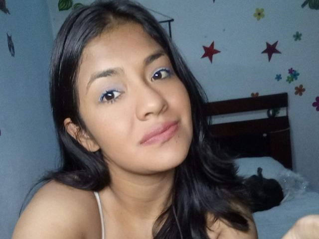 ArianithaXox - Live sexe cam - 25182337