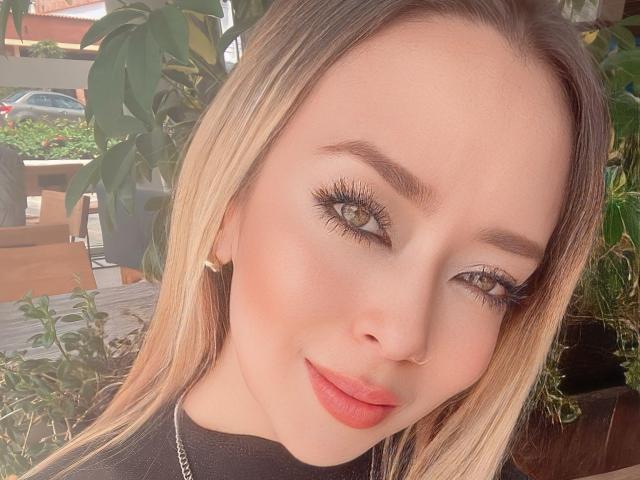AlinaSmiith - Live porn &amp; sex cam - 25192597