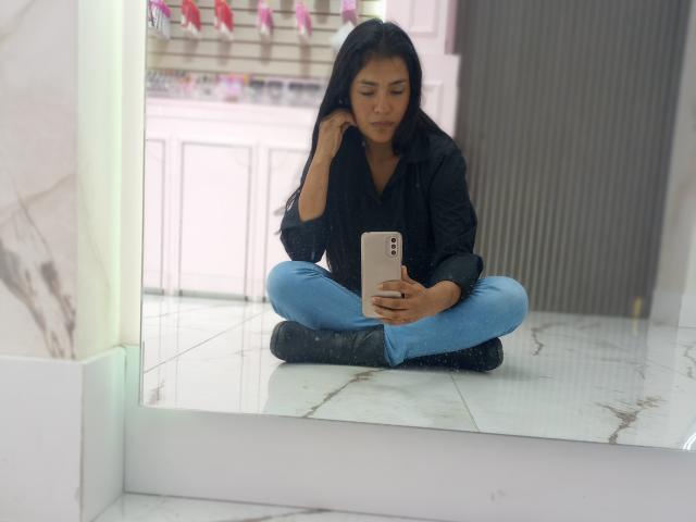 ArianithaXox - פורנו בשידור חי ומצלמת סקס - 25195033