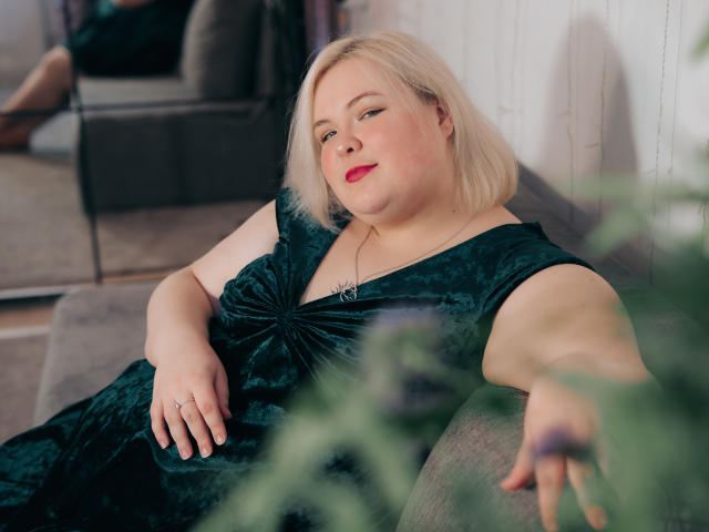 EllaBigBabe - Live sex cam - 25200509