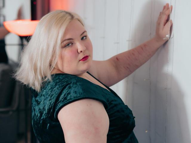 EllaBigBabe - Live sex cam - 25200533