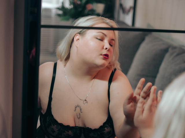 EllaBigBabe - Live sex cam - 25200621