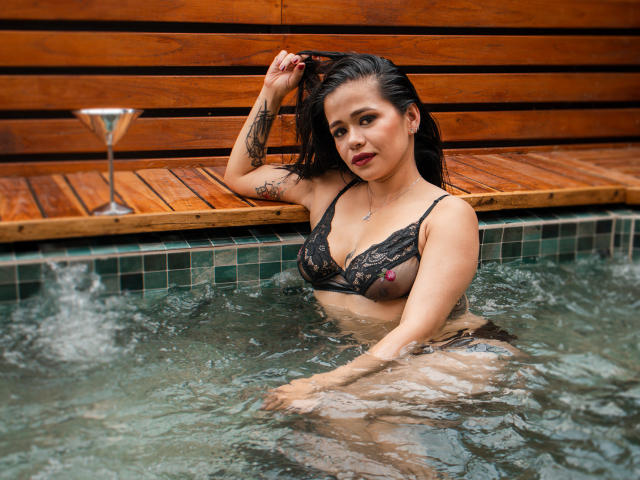 MistressVictoriaa - Live Sex Cam - 25210797