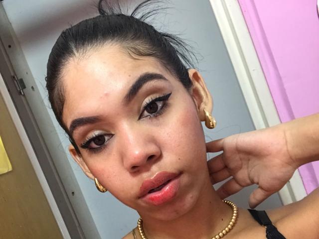 EmaGarces - Live Sex Cam - 25219605