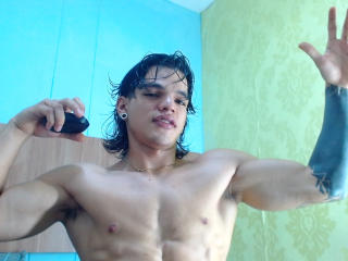 AlexBernal - Live sex cam - 25222433