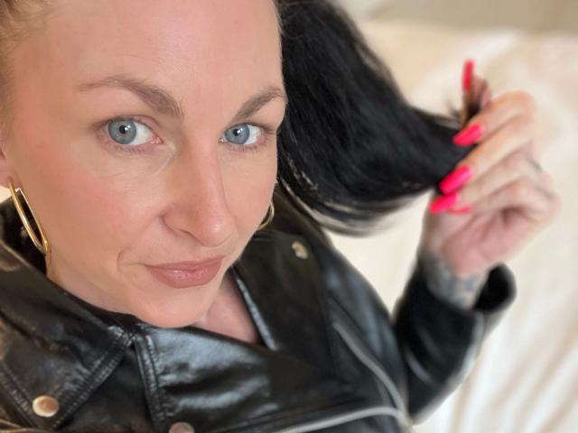 13-Mel-hot - Live Sex Cam - 25230881