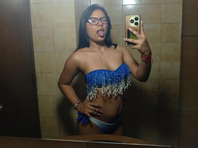 EmilyRobeerts - Live sex cam - 25231369