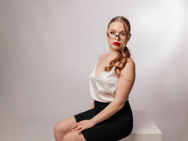 LaraPika - Live sex cam - 25232181