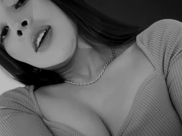 EmmaLombardi - Live sex cam - 25233129