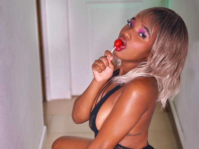 EmmaParisi - Live sex cam - 25233657