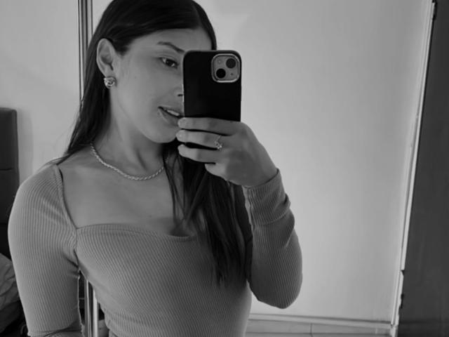 EmmaLombardi - Live sex cam - 25233773