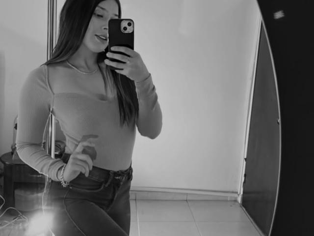 EmmaLombardi - Live sex cam - 25234573