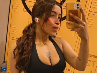 FiorellaBossh - Live porn &amp; sex cam - 25255793