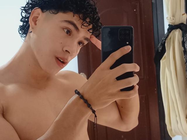 NoahJhoness - Live sex cam - 25258645