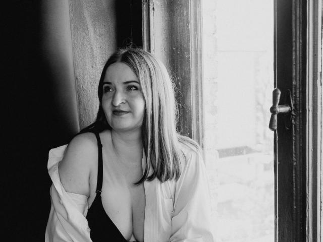 FreyaDak - Live sexe cam - 25260105