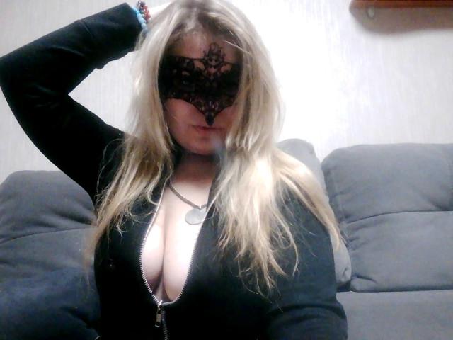 EvelynneCherry - Live sex cam - 25261109