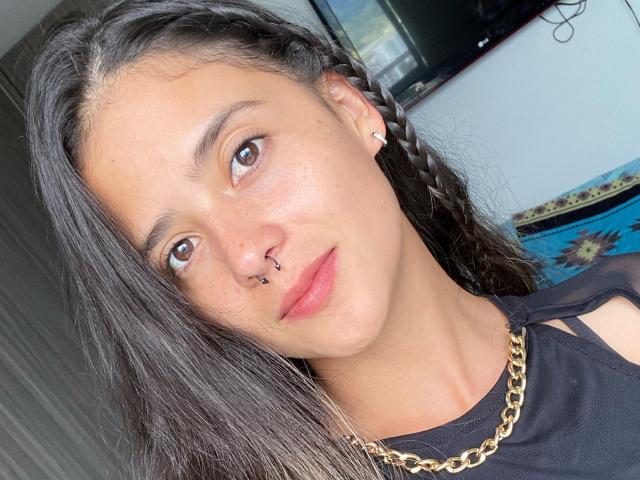 LunaGlowy - Live sex cam - 25261385