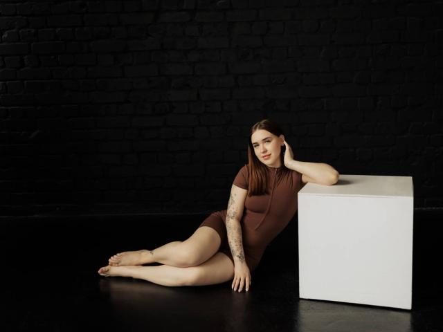 LauraHlot - Live sex cam - 25269305