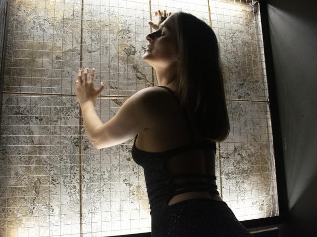 MichelleHotX69 - Live Sex Cam - 25272509