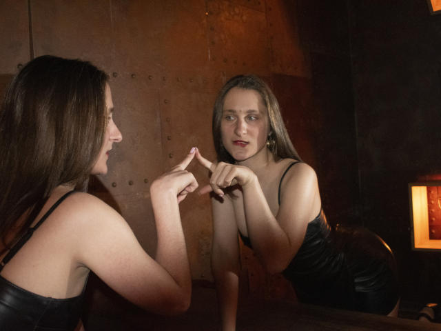 MichelleHotX69 - Live sex cam - 25272717