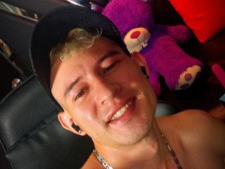 BrianSex69 - Live sex cam - 25279369