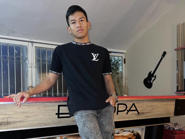 SexInTheBar - Sexe cam en vivo - 25288485