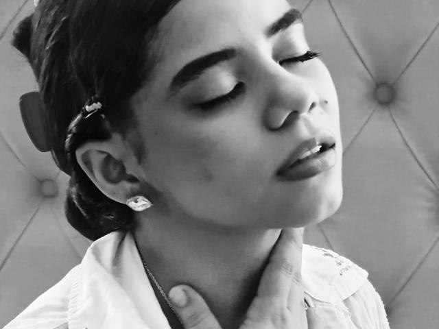 JulieeHabubu - Live sex cam - 25292425