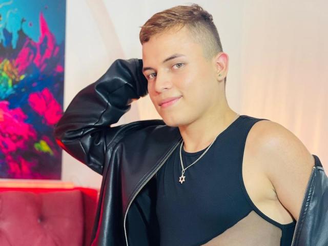 LeonAdams - Live sex cam - 25295573