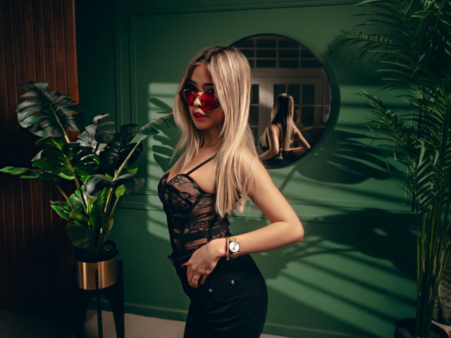 ChristieGarci - Sexe cam en vivo - 25300385