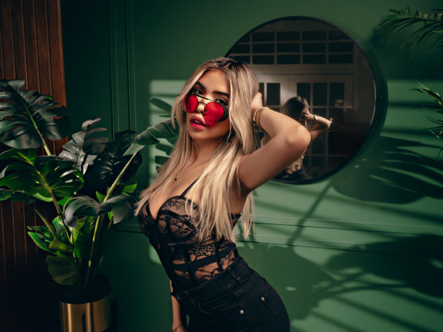 ChristieGarci - Live porn &amp; sex cam - 25300393