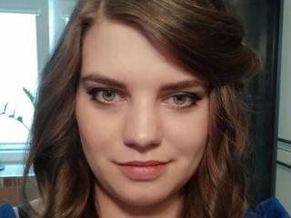 AdrianaGlow - Live sex cam - 25303521