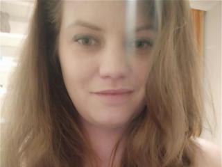 AdrianaGlow - Live sex cam - 25303529