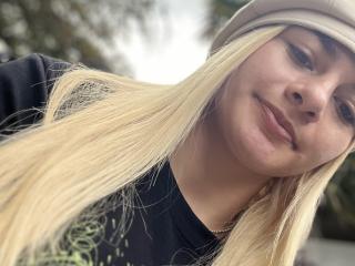 AtheneaRossi - Sexe cam en vivo - 25315841