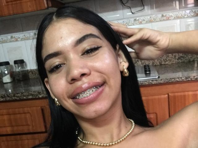 EmaGarces - Live sex cam - 25332213