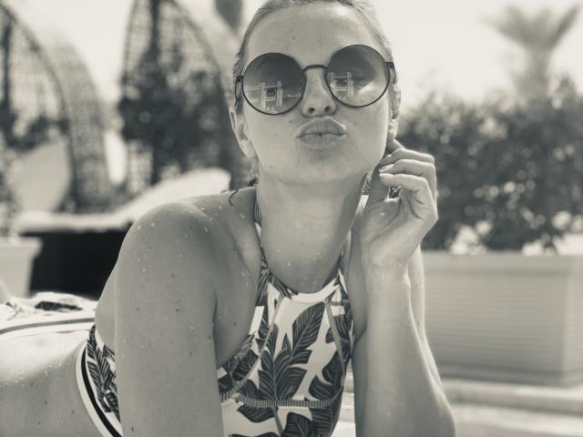 BelleLisaG - Live porn &amp; sex cam - 25339285