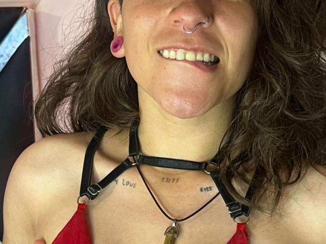 EveeDreams - Live Sex Cam - 25340977