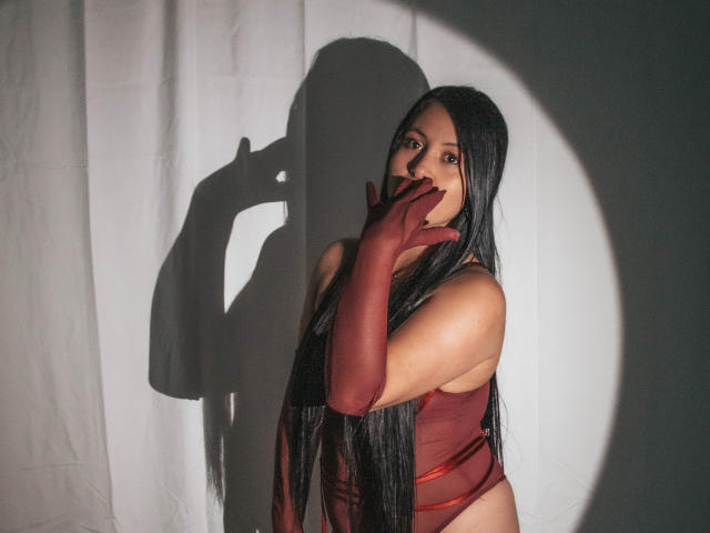 EmilySavage - Sexe cam en vivo - 25341105