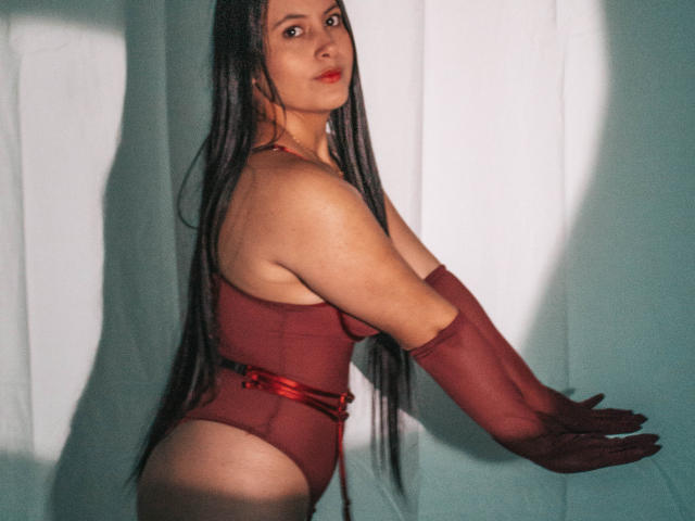 EmilySavage - Live sex cam - 25341137