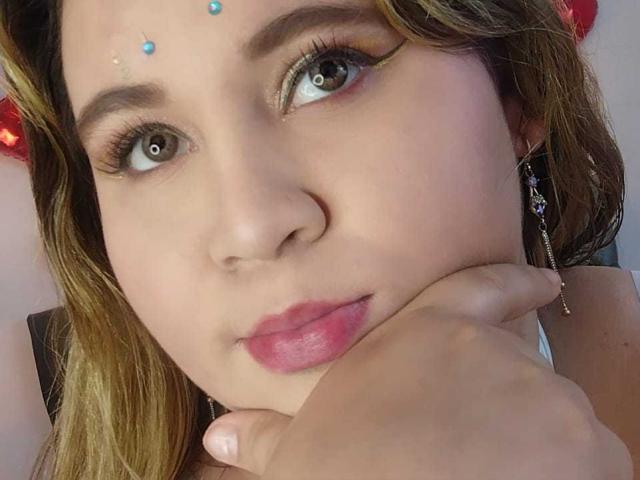SalmaAzaman - Live Sex Cam - 25343329