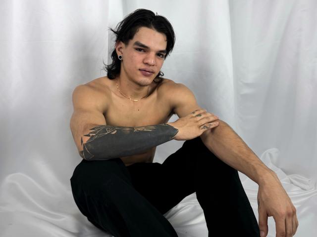 AlexBernal - Sexe cam en vivo - 25347549