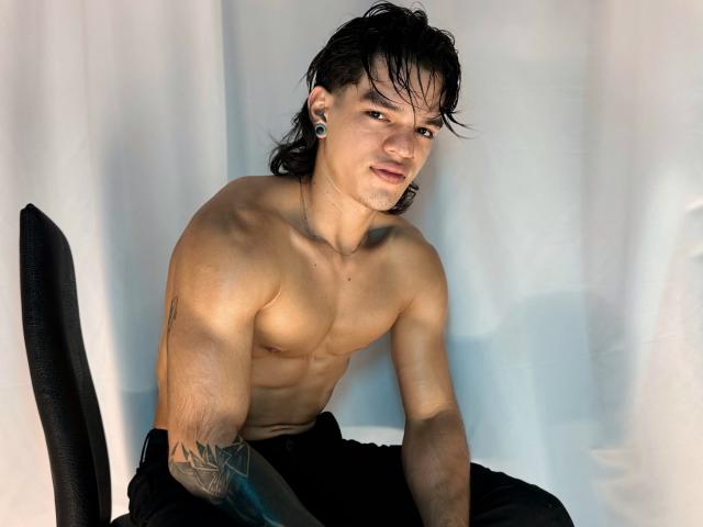 AlexBernal - Live Sex Cam - 25347573
