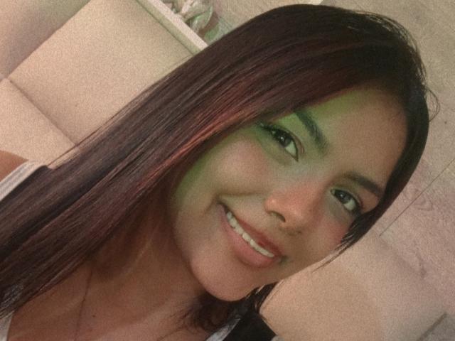 EmilyRobeerts - Live porn &amp; sex cam - 25348725