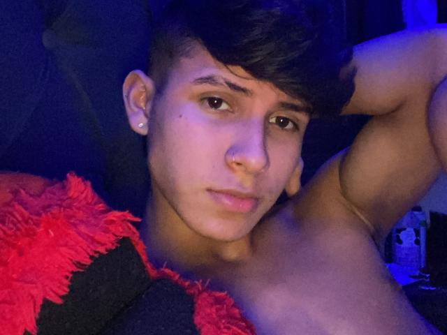 WillStarr - Live sex cam - 25353677