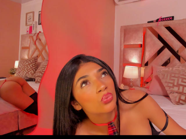 AmberSkylerr - Live Sex Cam - 25354565