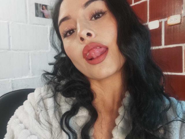 EmilyValeria - Live porn &amp; sex cam - 25355501