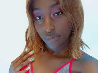 EmelyRogers - Live sex cam - 25370829