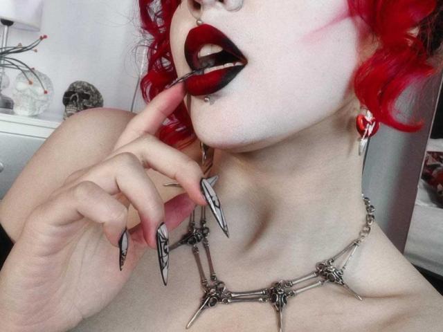 GothVioleth - Live sex cam - 25375473