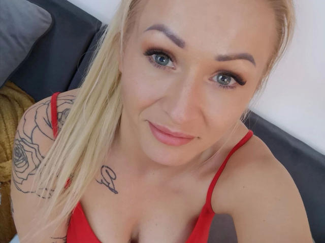 Michaela2015-hot - Live sex cam - 25375917